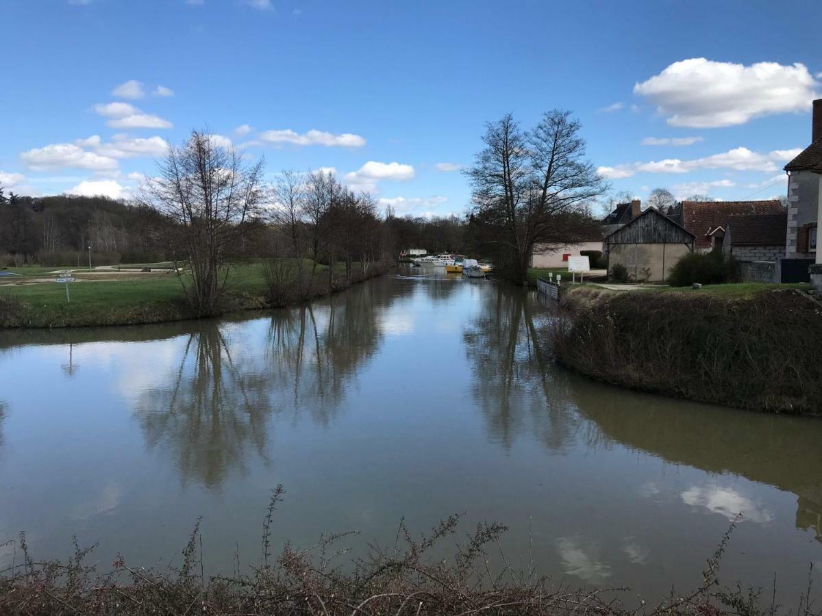 Les Lodges Du Canal Vue Sur Le Canal Rogny Kültér fotó